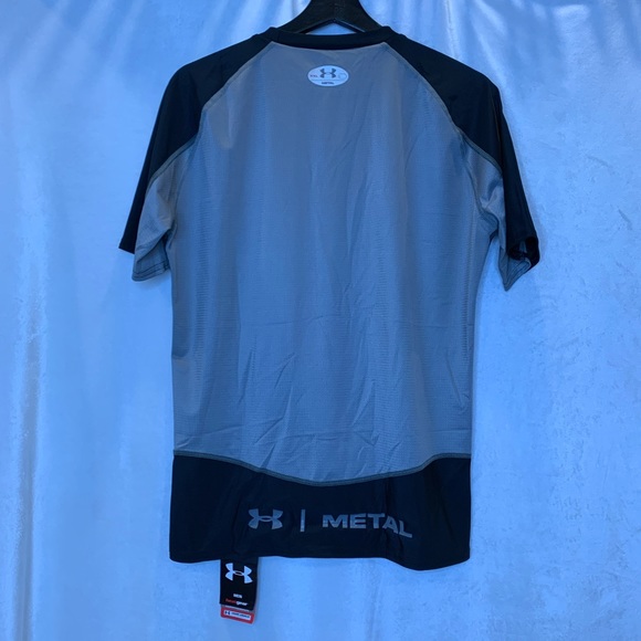 BNWT Under Armour METAL black compression/fitted Heatgear™️ short sleeve t-shirt - Picture 3 of 10